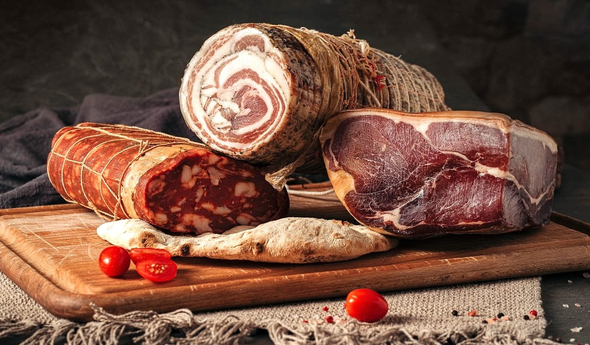 Сырокопченые и сыровяленые мясные деликатесы