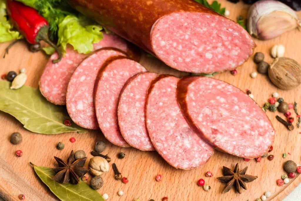 Варено-копченые колбасные изделия